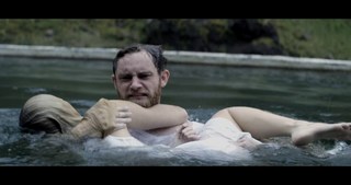 Maika Monroe feet photo thumbnail