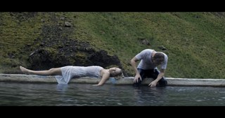 Maika Monroe feet photo thumbnail
