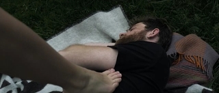 Maika Monroe feet photo thumbnail