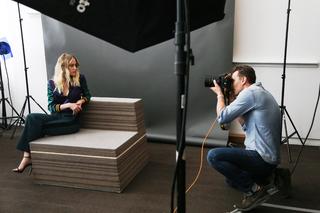 Maika Monroe feet photo thumbnail