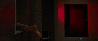 Maika Monroe feet photo thumbnail