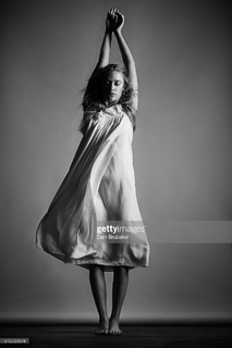Maika Monroe feet photo thumbnail