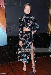 Maika Monroe feet photo thumbnail