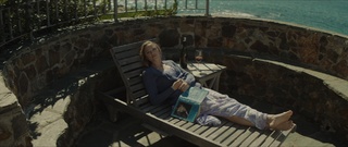 Maika Monroe feet photo thumbnail