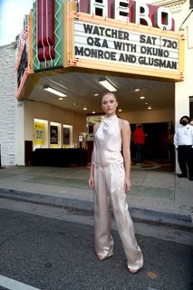 Maika Monroe feet photo thumbnail