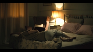 Maika Monroe feet photo thumbnail