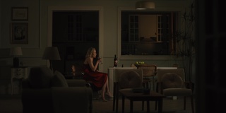 Maika Monroe feet photo thumbnail