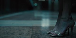 Maika Monroe feet photo thumbnail