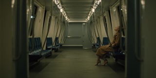 Maika Monroe feet photo thumbnail