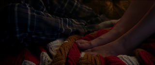 Maika Monroe feet photo thumbnail