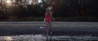 Maika Monroe feet photo thumbnail