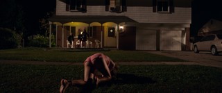 Maika Monroe feet photo thumbnail