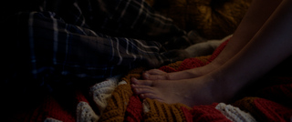 Maika Monroe feet photo thumbnail