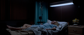 Maika Monroe feet photo thumbnail