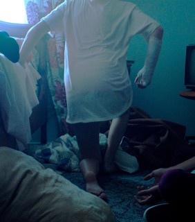 Maika Monroe feet photo thumbnail