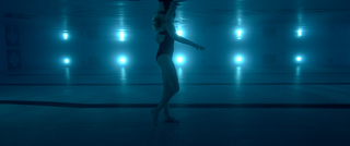 Maika Monroe feet photo thumbnail