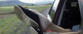 Maika Monroe feet photo thumbnail