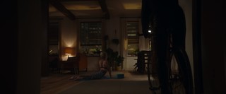 Maika Monroe feet photo thumbnail
