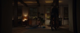 Maika Monroe feet photo thumbnail