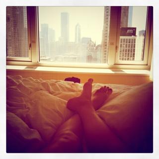 Maika Monroe feet photo thumbnail