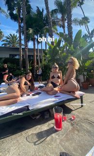 Maika Monroe feet photo 4
