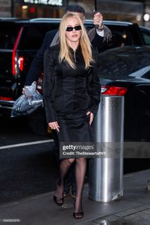Maika Monroe feet photo 1