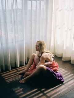 Maika Monroe feet photo 4