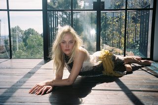 Maika Monroe feet photo 2