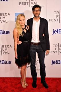 Maika Monroe feet photo thumbnail
