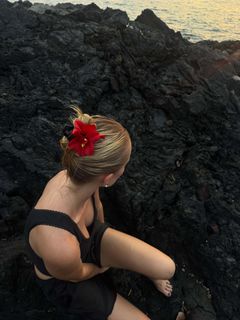 Maika Monroe feet photo 4