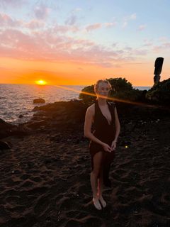Maika Monroe feet photo 3
