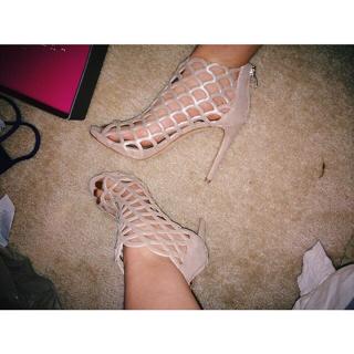 Maine Mendoza feet photo 2