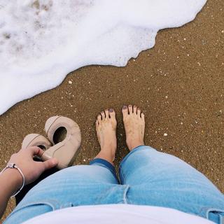 Maine Mendoza feet photo 3
