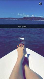 Maine Mendoza feet photo 10