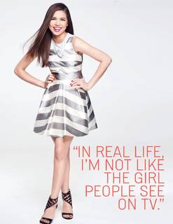 Maine Mendoza feet photo 9