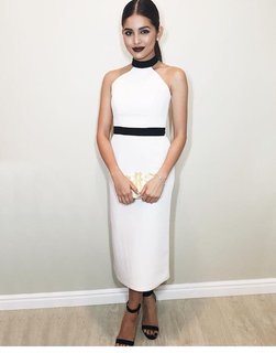 Maine Mendoza feet photo 1
