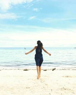 Maine Mendoza feet photo 17