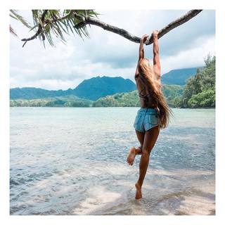Mainei Kinimaka feet photo 15