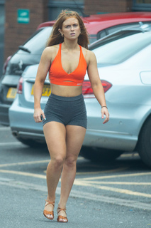 Maisie Smith feet photo thumbnail