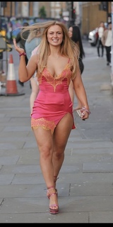 Maisie Smith feet photo thumbnail