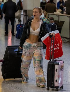 Maisie Smith feet photo thumbnail