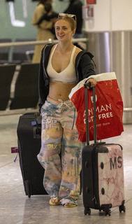 Maisie Smith feet photo thumbnail