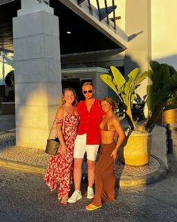 Maisie Smith feet photo thumbnail