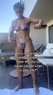 Maisie Smith feet photo thumbnail