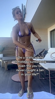 Maisie Smith feet photo thumbnail