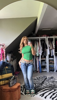 Maisie Smith feet photo thumbnail