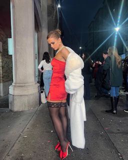 Maisie Smith feet photo thumbnail