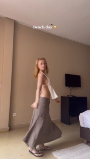 Maisie Smith feet photo thumbnail