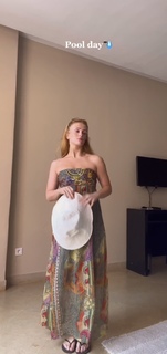 Maisie Smith feet photo thumbnail