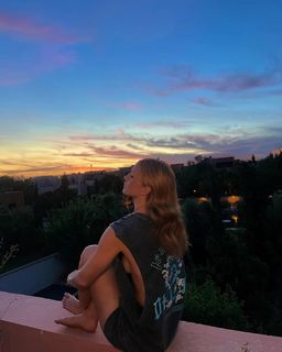 Maisie Smith feet photo thumbnail